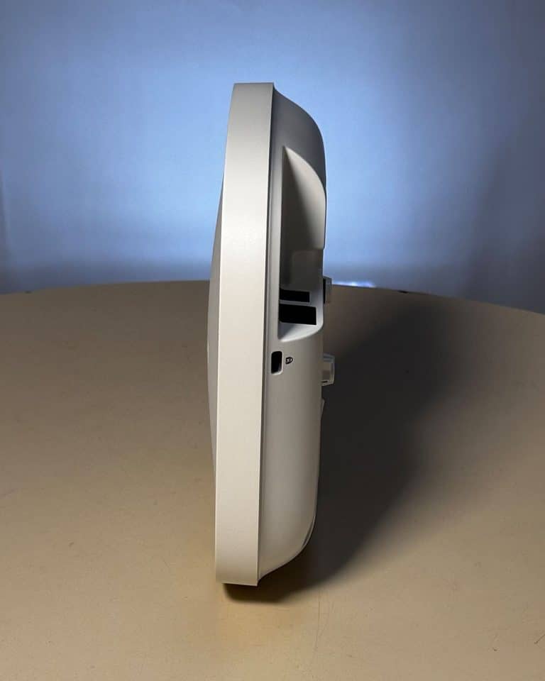 Doctor WiFi 4 aruba-instant-on-side-profile
