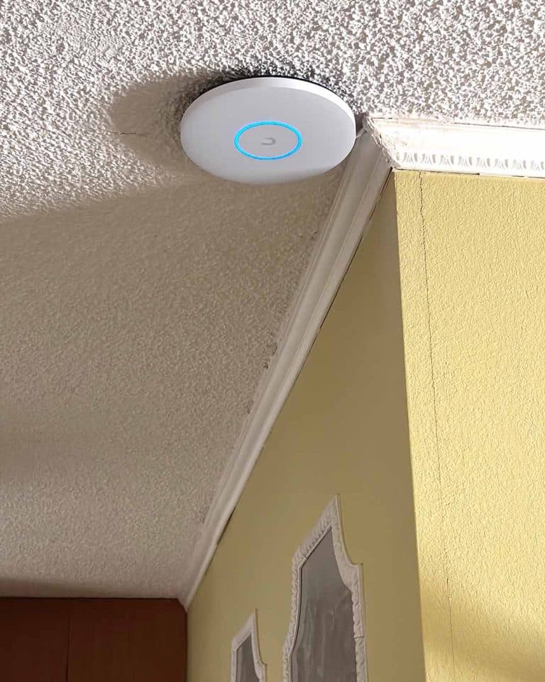 Doctor WiFi 7 ubiquiti-u7-pro-xg-ceiling-installation