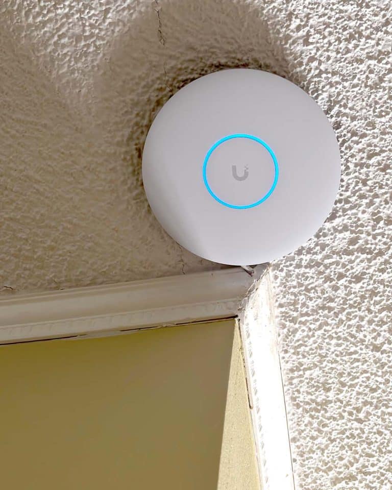 Doctor WiFi 8 ubiquiti-u7-pro-xg-installed-view