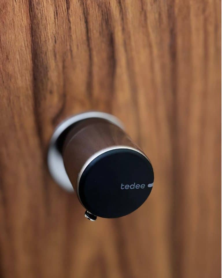 tedee-black-lock-wood-door-close-up-home